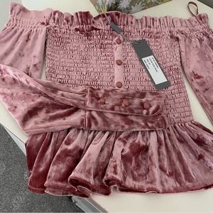 Greysn Rose Crush Velvet Off Shoulder Long Sleeve
Shimmer Womens Shirt XS